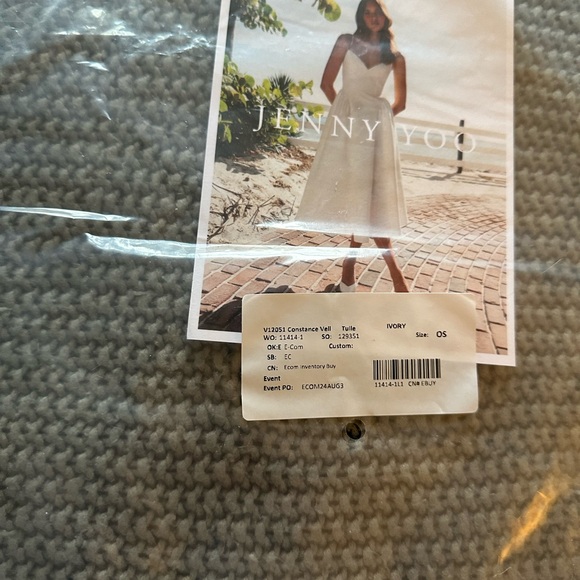 Gorgeous cathedral long tulle veil from Jenny Yoo - Picture 3 of 7